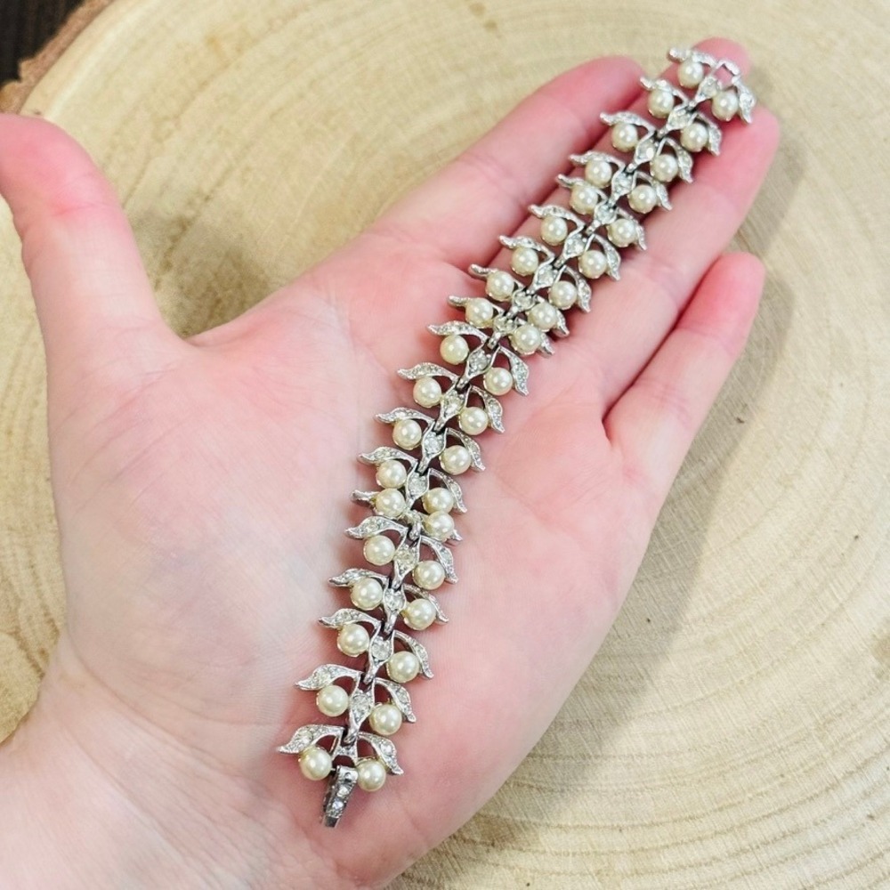 Bracelet VTG Leaf Link silver Tone floral pearl cabochon Victorian Style jeweled
